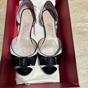 Salvatore Ferragamo Mantra Bow Heels Size 39 Black & White